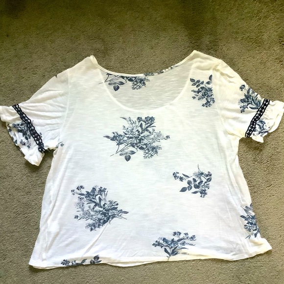 Lavish Medium Women’s blouse - Picture 2 of 2